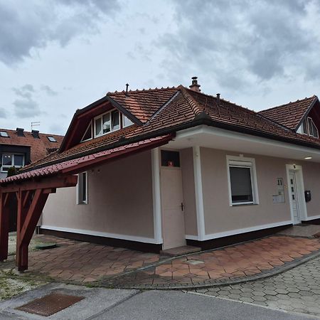 Apartmán Oddih V Mirnem In Zelenem Okolju Škofljica Exteriér fotografie